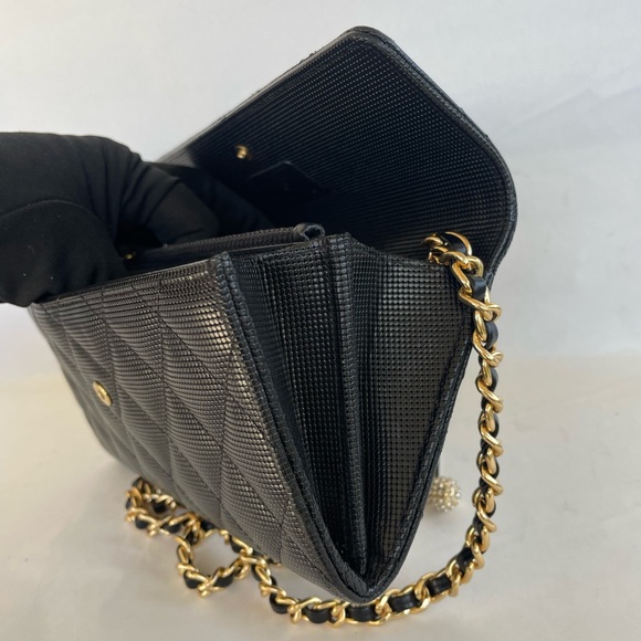 CHANEL Black Quilted large leather wallet with Gold Chain - Picture 12 of 14